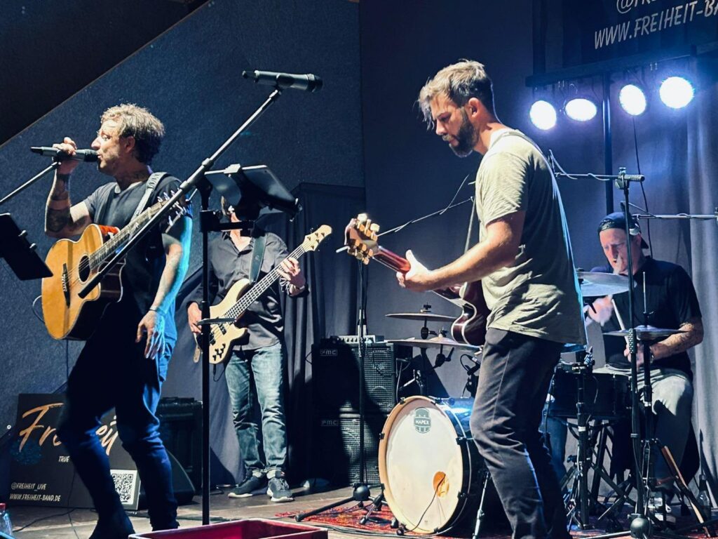 Die Freiheit Band begeistert Gäste auf einer Hochzeit oder einem Firmenevent.